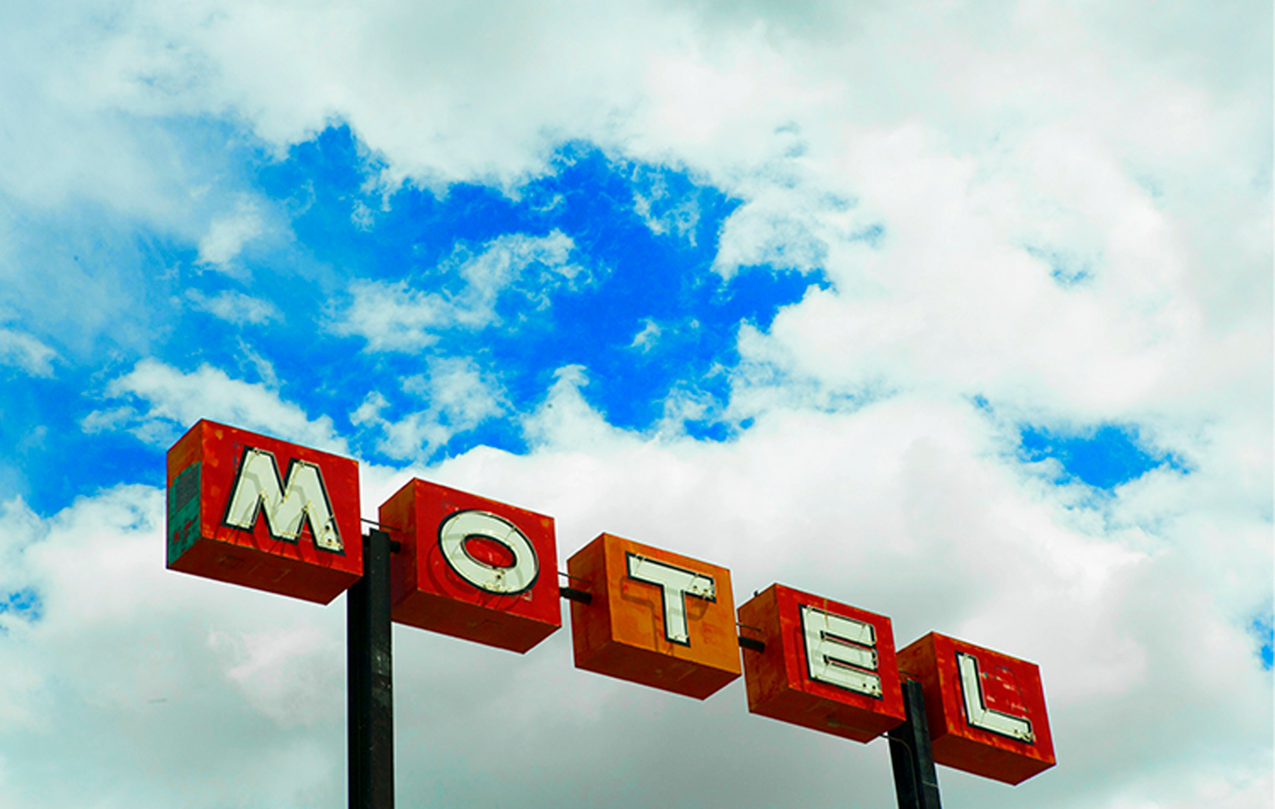 Americana_Motel_Sign